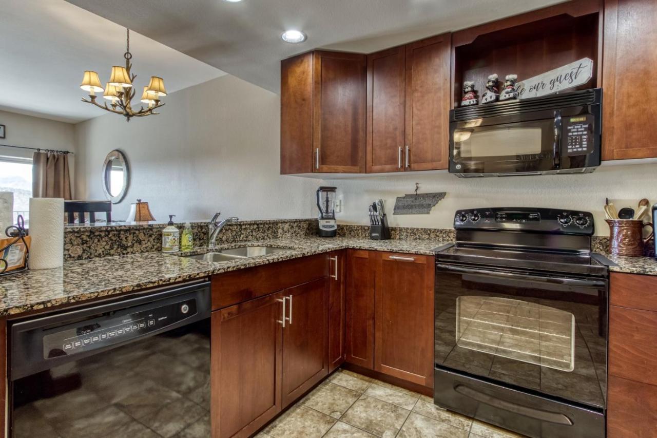 Gorgeous 2Bd 2Bth Condo With Mountain Views Pool Hot Tub Game Room Close To Parkway Пиджен Фордж Екстериор снимка