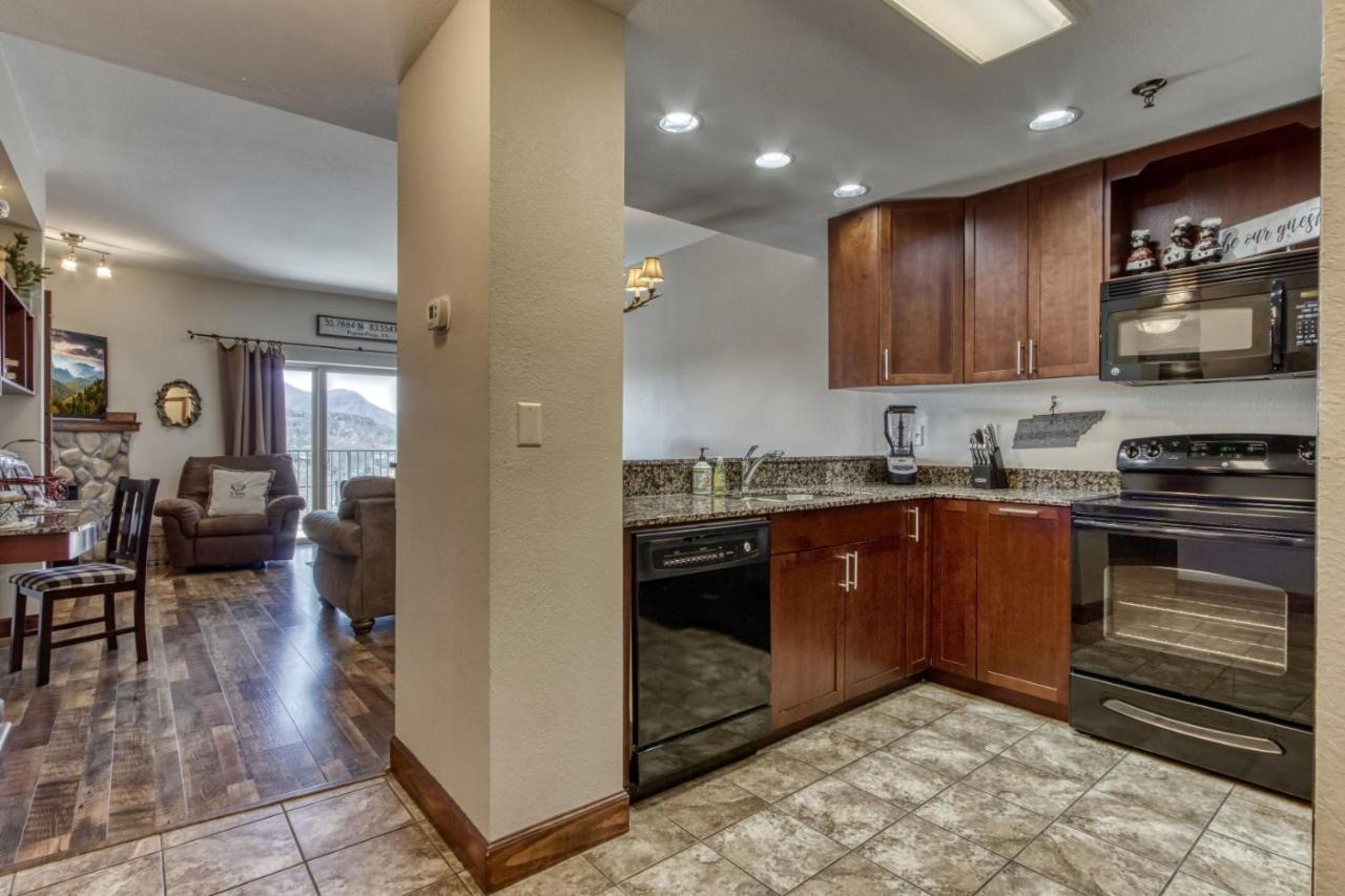 Gorgeous 2Bd 2Bth Condo With Mountain Views Pool Hot Tub Game Room Close To Parkway Пиджен Фордж Екстериор снимка