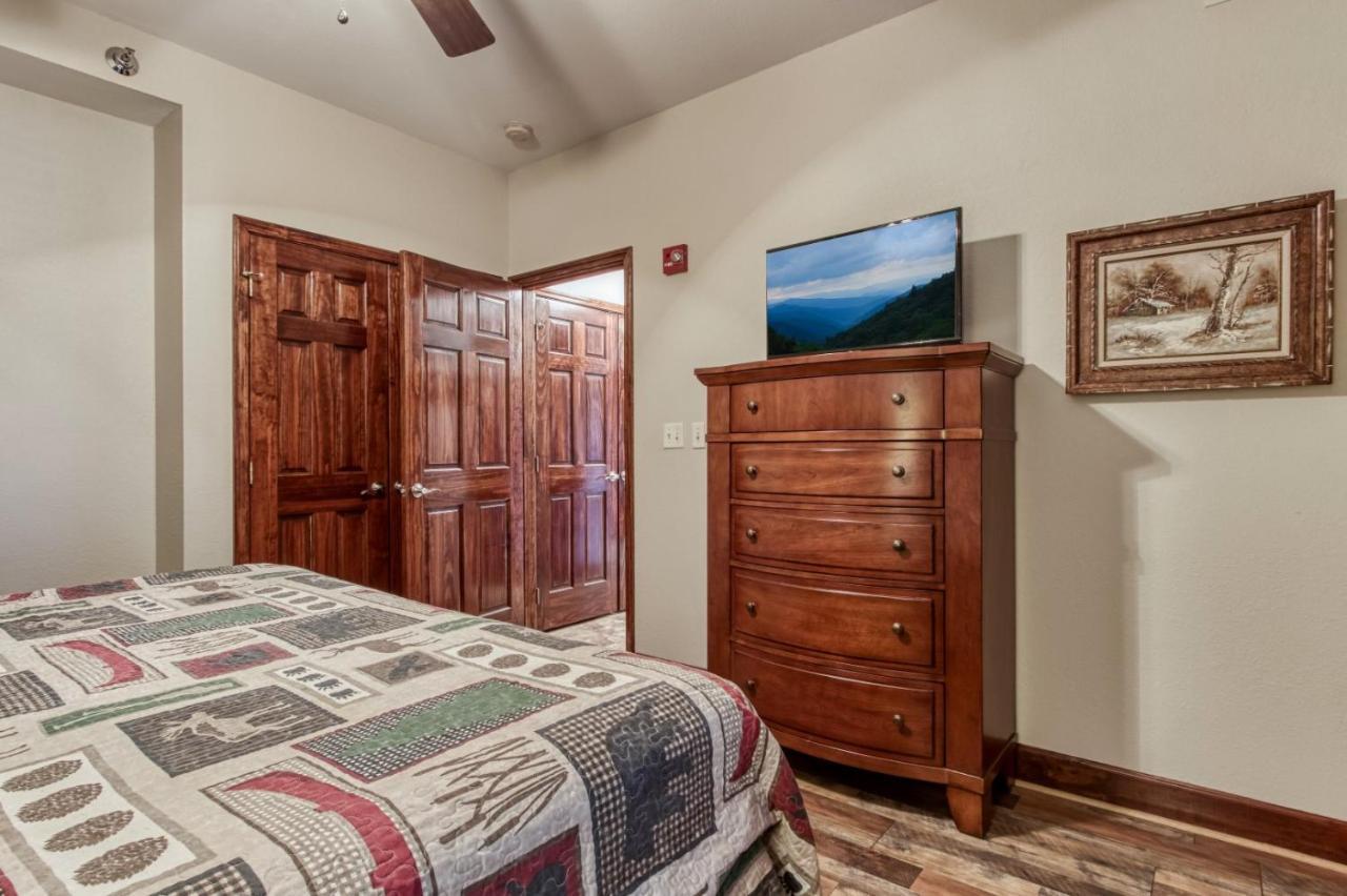 Gorgeous 2Bd 2Bth Condo With Mountain Views Pool Hot Tub Game Room Close To Parkway Пиджен Фордж Екстериор снимка